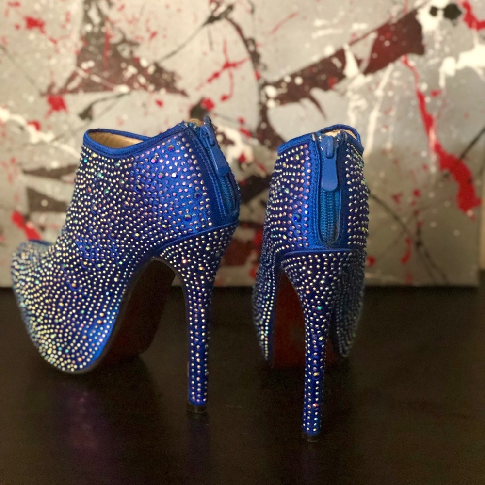 Shoes - Picture 3 of 4